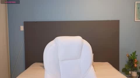 Maiaa Ruiz  online show from December 2024 12:42:01 PM