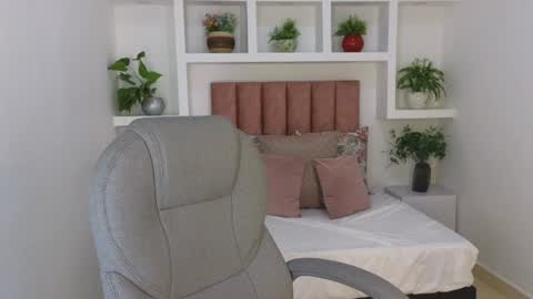 Maiaa Ruiz  online show from June 2026 01:42:01 PM