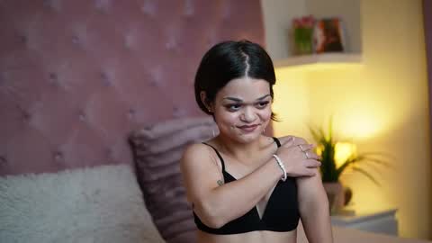  Maia  online show from October 2025 06:38:02 PM