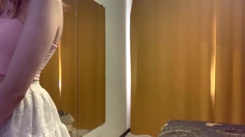 Snapshot of maidacompston chatting on September 2025 09:03:01 AM Elina online show from September 2025 09:03:01 AM