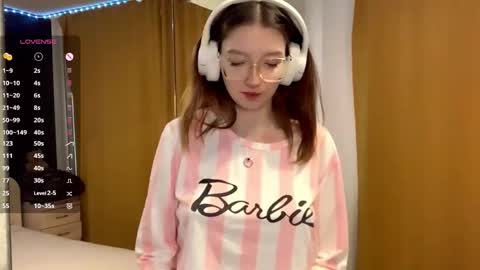 Snapshot of maidacompston chatting on October 2025 09:10:02 AM Elina online show from October 2025 09:10:02 AM