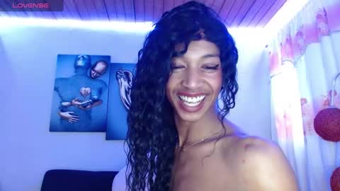 Snapshot of maidi_hot chatting on December 2024 04:38:01 PM Bella Maidi online show from December 2024 04:38:01 PM