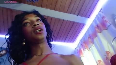 Snapshot of maidi_hot chatting on December 2024 04:39:01 PM Bella Maidi online show from December 2024 04:39:01 PM