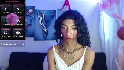 Snapshot of maidi_hot chatting on December 2024 01:52:02 PM Bella Maidi online show from December 2024 01:52:02 PM