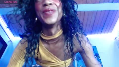 Snapshot of maidi_hot chatting on January 2025 11:38:01 AM Bella Maidi online show from January 2025 11:38:01 AM