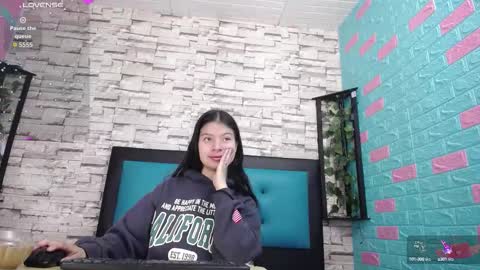  MAILY CAN  online show from September 2025 12:43:02 PM