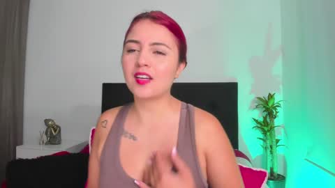 Snapshot of mailyn_1 chatting on December 2024 02:43:01 AM Mailyn online show from December 2024 02:43:01 AM