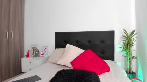 Snapshot of mailyn_1 chatting on January 2025 04:23:01 PM Mailyn online show from January 2025 04:23:01 PM