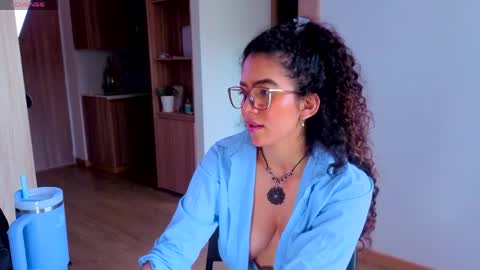 Snapshot of maithe_perroni chatting on April 2026 09:57:02 PM Lauu online show from April 2026 09:57:02 PM