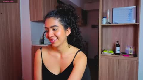 Snapshot of maithe_perroni chatting on May 2026 01:57:16 AM Lauu online show from May 2026 01:57:16 AM