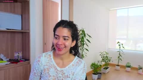 Snapshot of maithe_perroni chatting on June 2026 06:47:01 PM Lauu online show from June 2026 06:47:01 PM