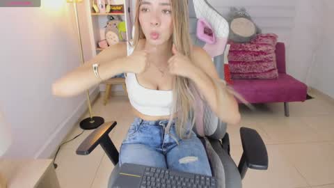 Snapshot of majo_gomez chatting on December 2024 09:34:01 PM Majo online show from December 2024 09:34:01 PM