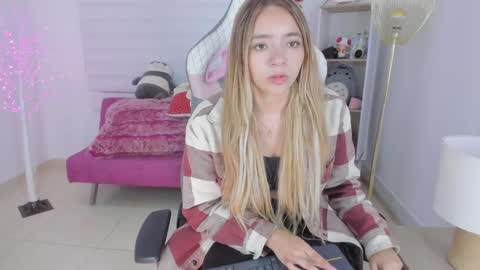 Snapshot of majo_gomez chatting on December 2024 10:34:02 PM Majo online show from December 2024 10:34:02 PM