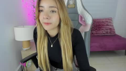 Snapshot of majo_gomez chatting on February 2025 10:19:02 PM Majo online show from February 2025 10:19:02 PM