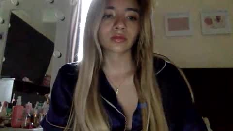 majo_gomezz online show from April 2026 10:23:01 PM