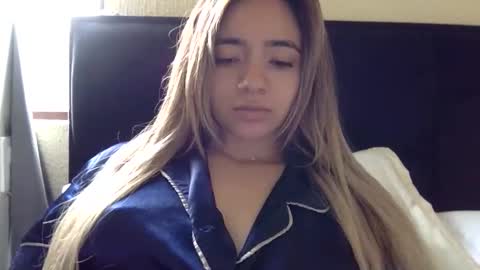 majo_gomezz online show from April 2026 05:26:02 PM