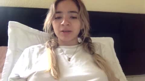 majo_gomezz online show from April 2026 05:41:01 PM