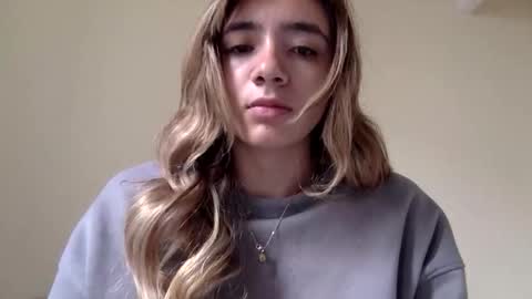 majo_gomezz online show from May 2026 03:42:01 PM