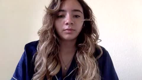 majo_gomezz online show from June 2026 04:00:01 PM