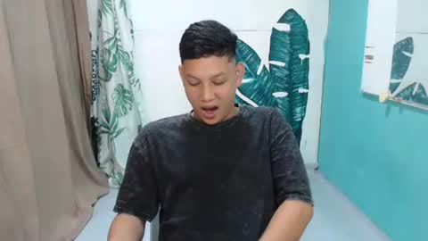 Snapshot of makehugecock chatting on October 2025 08:13:02 PM makehugecock online show from October 2025 08:13:02 PM