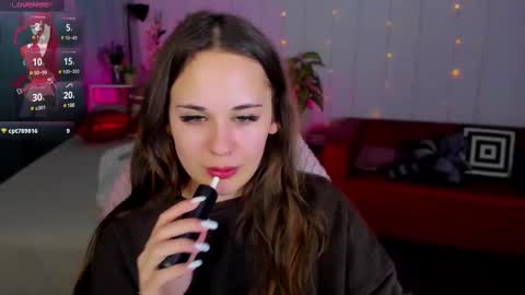 Snapshot of makima_lee chatting on February 2025 07:56:01 PM Makima online show from February 2025 07:56:01 PM