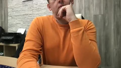 Snapshot of maks199402 chatting on December 2025 09:05:01 AM maksoffice online show from December 2025 09:05:01 AM