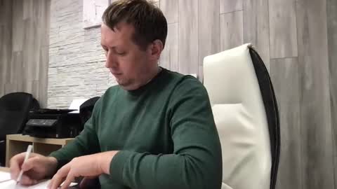 Snapshot of maks199402 chatting on January 2026 10:28:02 AM maksoffice online show from January 2026 10:28:02 AM