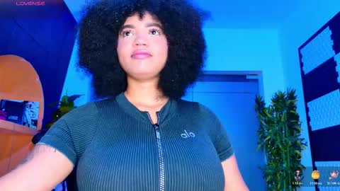 Snapshot of malaikabrown chatting on October 2025 12:44:02 PM online show from October 2025 12:44:02 PM