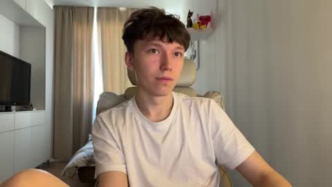 Snapshot of malcolm_yang chatting on September 2025 12:32:02 PM Tom and Mark 3 online show from September 2025 12:32:02 PM