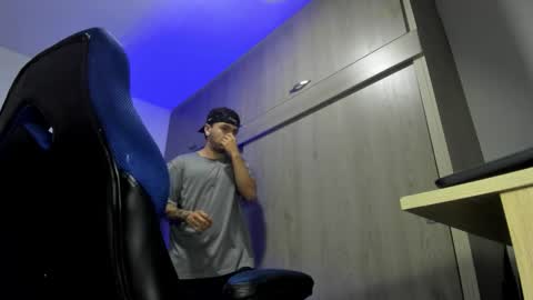 ADAM         online show from November 2025 02:44:01 AM