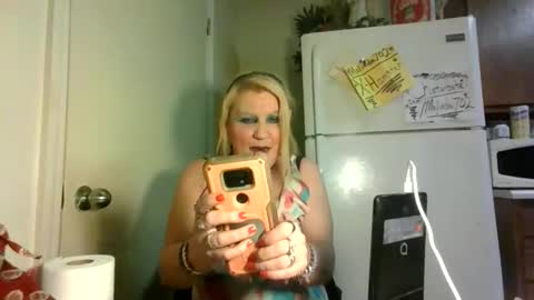 Snapshot of malinda702 chatting on February 2026 04:33:01 AM malinda702 online show from February 2026 04:33:01 AM