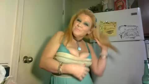 Snapshot of malinda702 chatting on February 2026 10:09:02 AM malinda702 online show from February 2026 10:09:02 AM