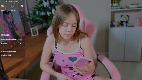 Snapshot of malolly_m chatting on February 2026 01:48:01 PM Mila online show from February 2026 01:48:01 PM