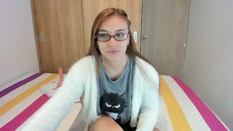 Snapshot of malucam_06 chatting on June 2026 11:21:01 PM instagram nueela online show from June 2026 11:21:01 PM