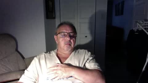 OLDMANFREE online show from November 2025 02:21:01 AM