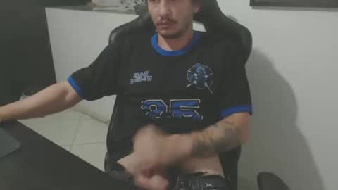 Snapshot of mamute23 chatting on January 2025 01:06:01 AM BigBrazilianCock online show from January 2025 01:06:01 AM