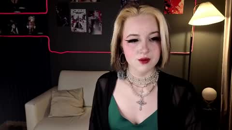 Snapshot of mandy_torres chatting on April 2026 10:25:02 PM Luna online show from April 2026 10:25:02 PM