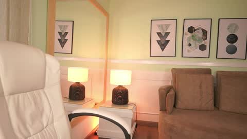 Mandy Collins online show from April 2026 11:37:01 AM