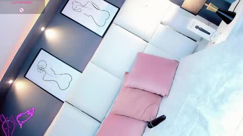 manellyksparklee online show from May 2026 01:29:02 PM