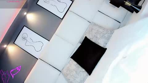 manellyksparklee online show from May 2026 01:17:02 PM