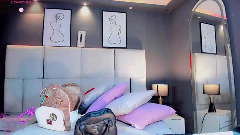 manellyksparklee online show from June 2026 12:43:01 PM