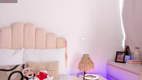   online show from November 2025 02:04:01 PM