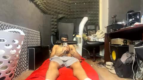 Mani4sexy online show from February 2026 01:07:02 PM