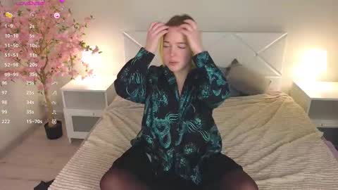 manic_pixie_ online show from February 2025 10:59:02 AM