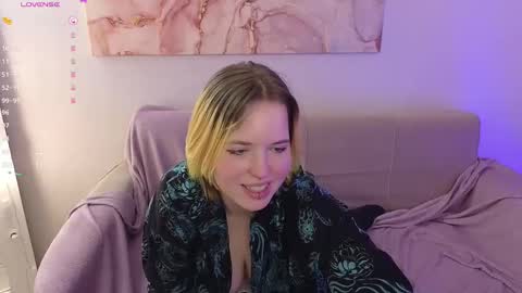 manic_pixie_ online show from February 2025 05:12:01 PM