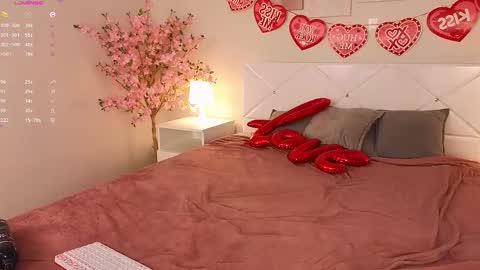 manic_pixie_ online show from February 2025 02:00:02 PM