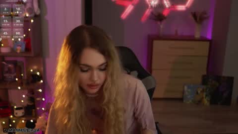 Amelie online show from November 2025 07:37:01 PM