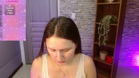 Snapshot of manue_bela chatting on February 2025 11:13:02 AM Angela online show from February 2025 11:13:02 AM
