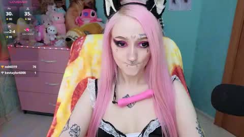 Manuela online show from December 2025 08:02:01 PM