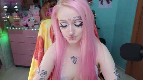 Manuela online show from December 2025 08:47:02 PM